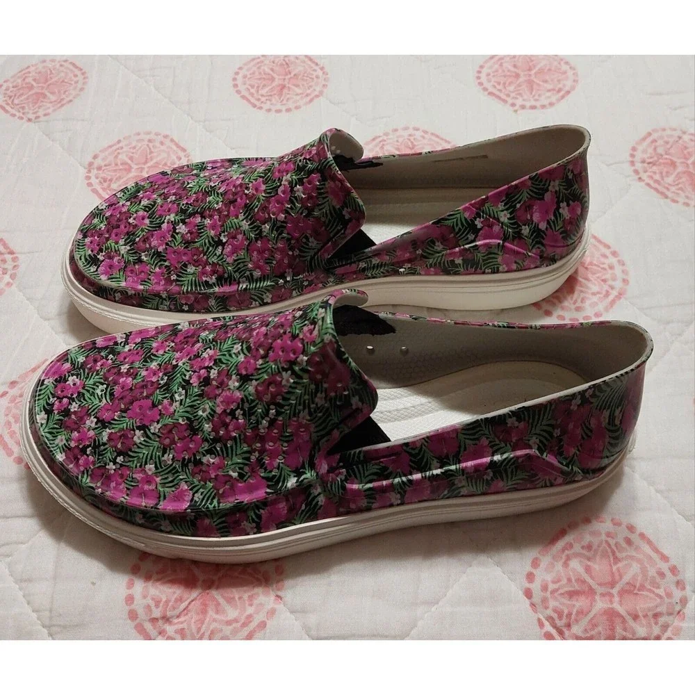 crocs kids Size 9M,floral, Comfort, Excellent Condiction.